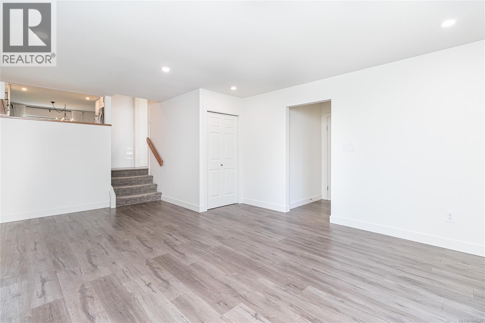 763 Viaduct Ave E, Saanich, British Columbia  V8Z 6N3 - Photo 18 - 1040327