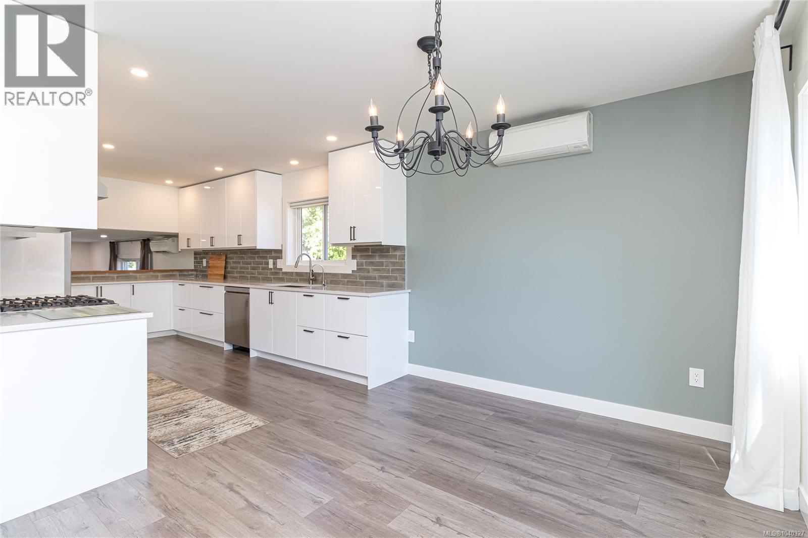 763 Viaduct Ave E, Saanich, British Columbia  V8Z 6N3 - Photo 8 - 1040327