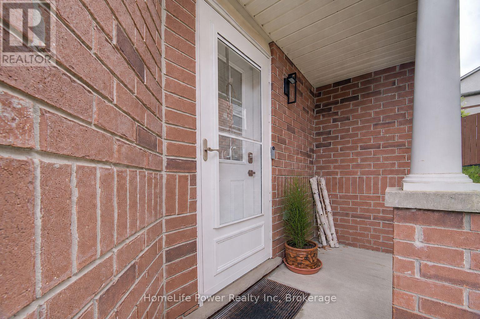 533 Activa Avenue, Kitchener, Ontario  N2E 4C2 - Photo 4 - X13444186