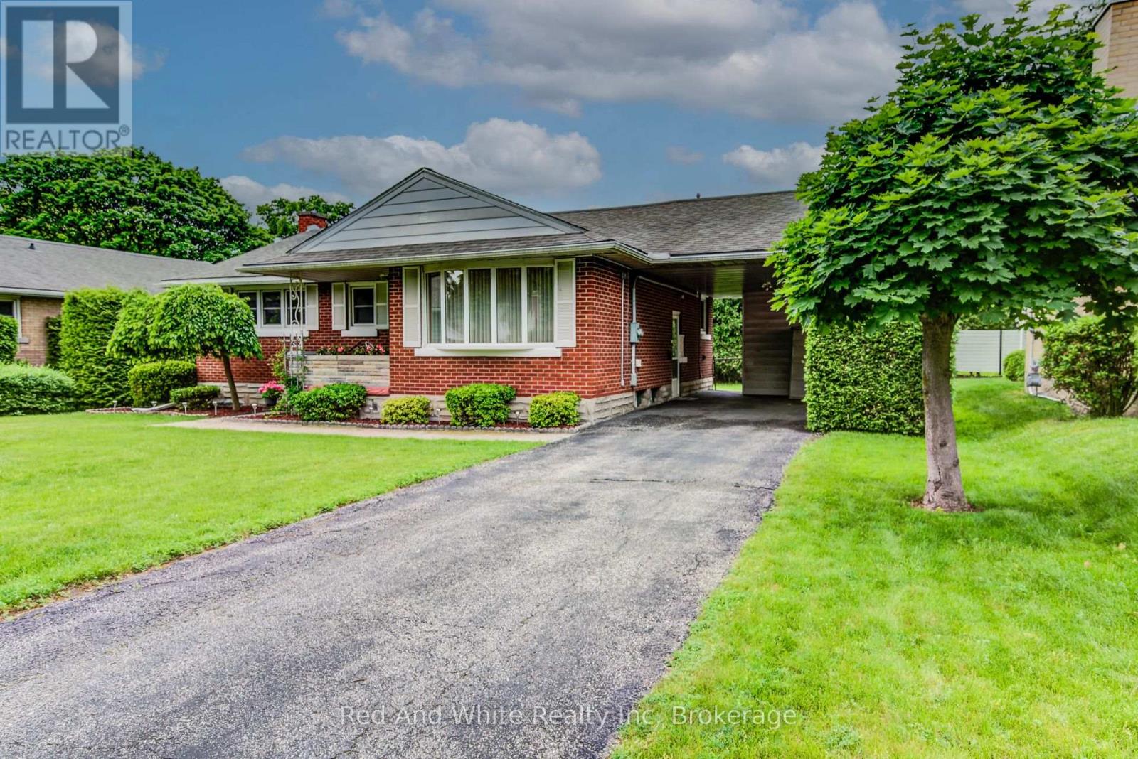 104 Elgin Crescent, Waterloo, Ontario  N2J 2S2 - Photo 4 - X13444354