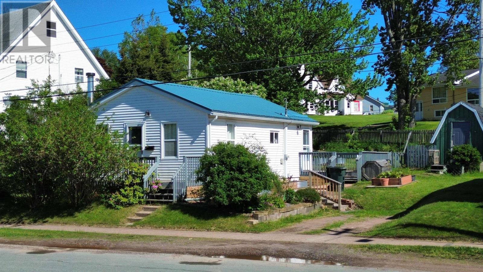 3 Beacon Street, Amherst, Nova Scotia  B4H 1P1 - Photo 1 - 202613970