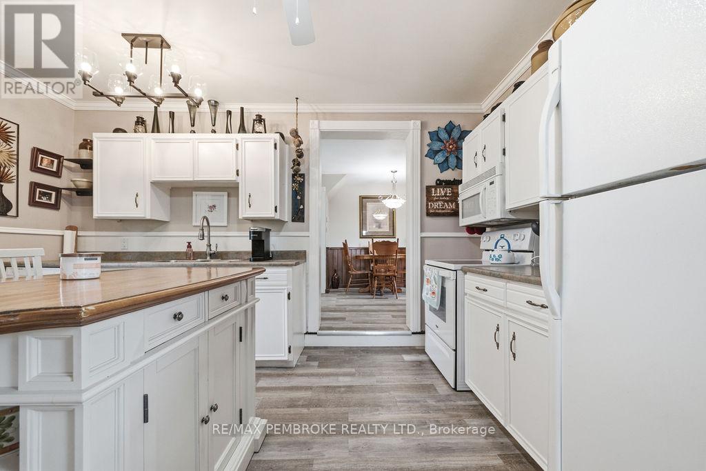 558 Mackay Street, Pembroke, Ontario K8A 1E6 - Photo 4 - X13444246