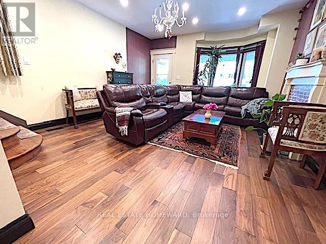 29 Appleton Avenue, Toronto, Ontario  M6E 3A4 - Photo 2 - C13444180