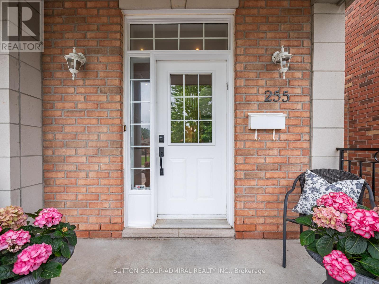 255 Cocksfield Avenue, Toronto, Ontario  M3H 3T6 - Photo 4 - C13444396