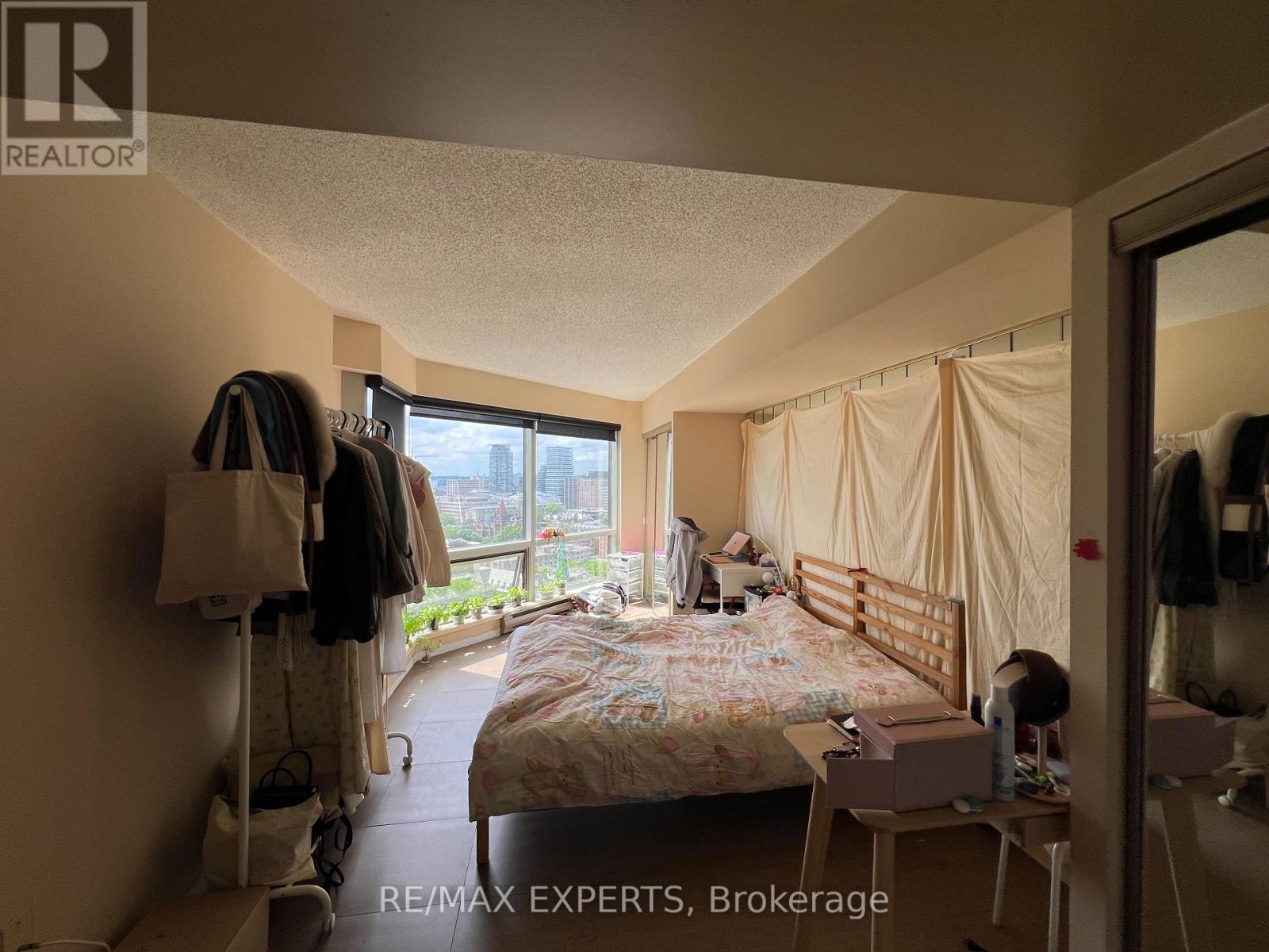 2218 - 1001 Bay Street, Toronto, Ontario  M5S 3A6 - Photo 11 - C13438428