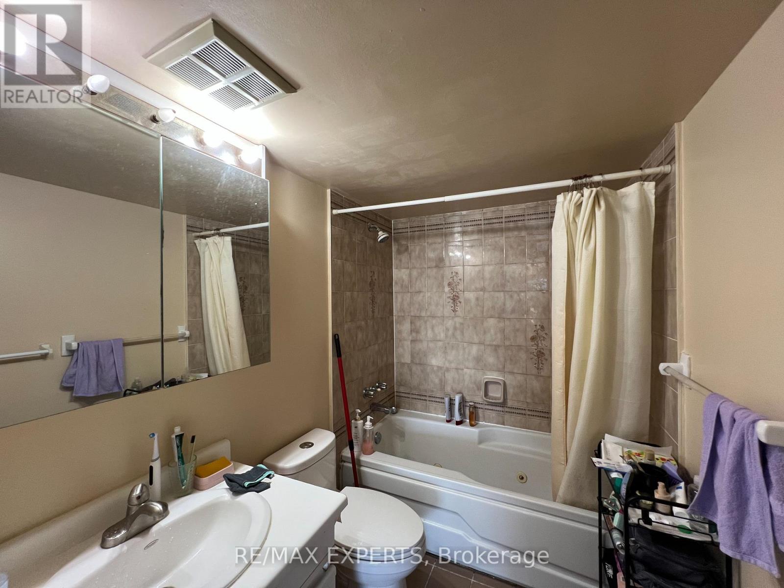 2218 - 1001 Bay Street, Toronto, Ontario  M5S 3A6 - Photo 17 - C13438428