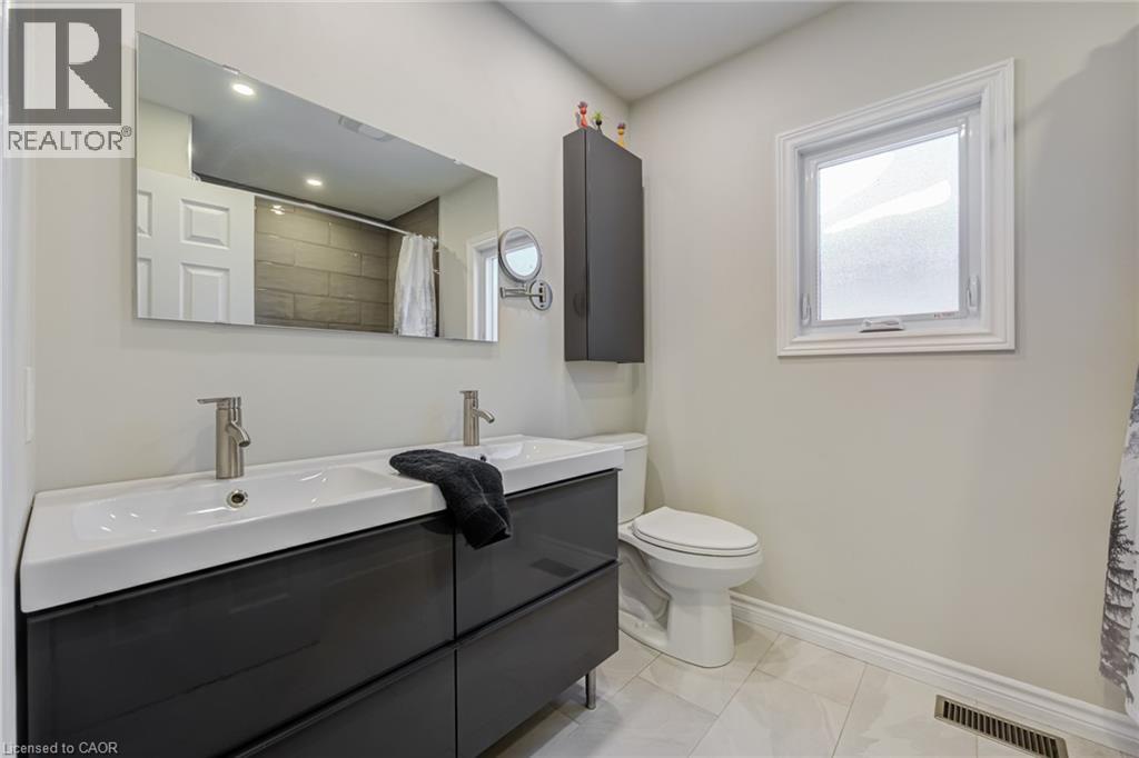 2348 Malcolm Crescent, Burlington, Ontario  L7P 4H4 - Photo 17 - 40834153