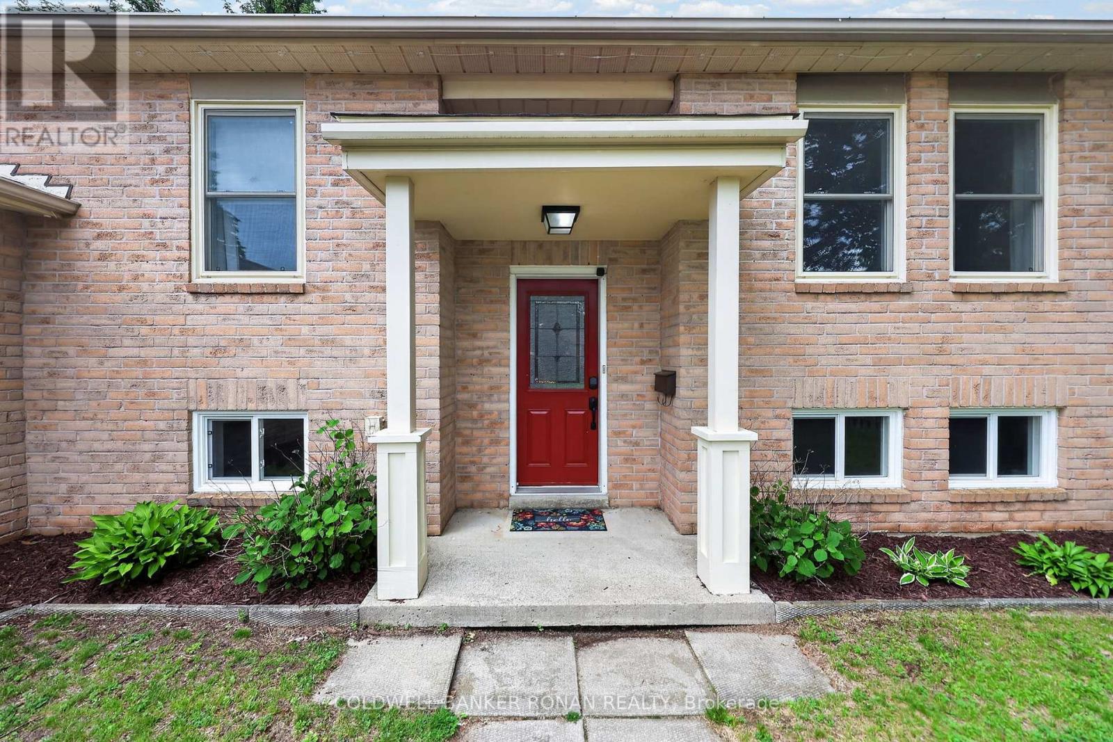 36 Mccarthy Crescent, Essa, Ontario  L3W 0J6 - Photo 3 - N13444374