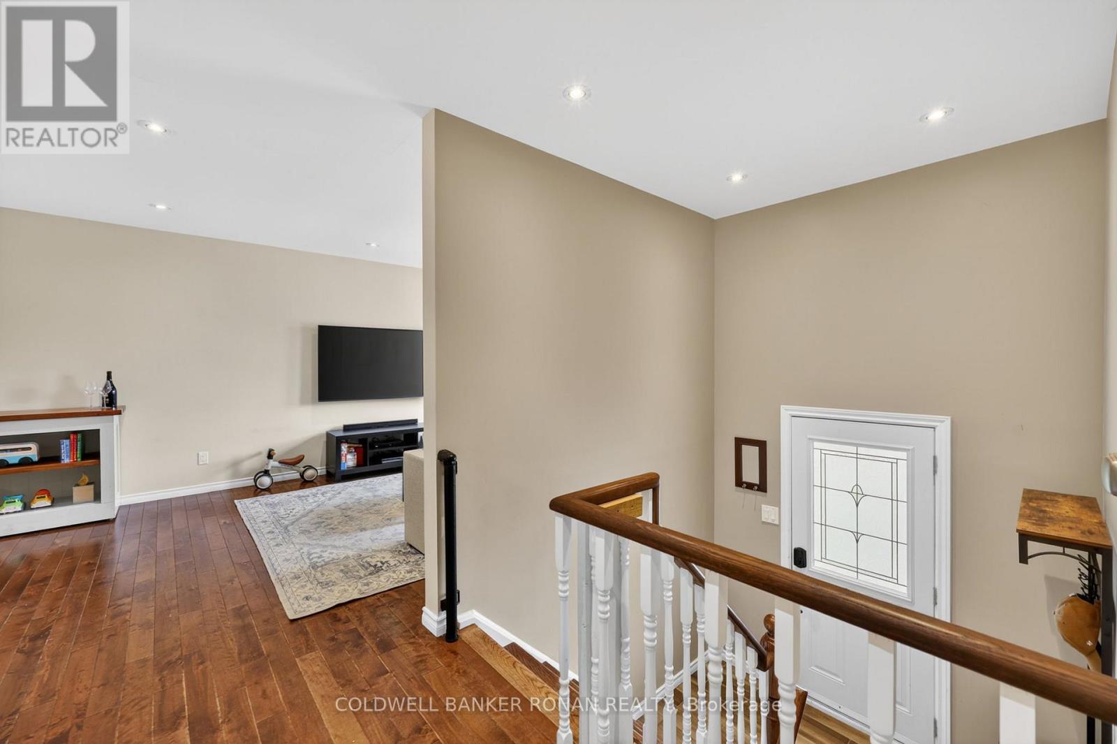 36 Mccarthy Crescent, Essa, Ontario  L3W 0J6 - Photo 4 - N13444374