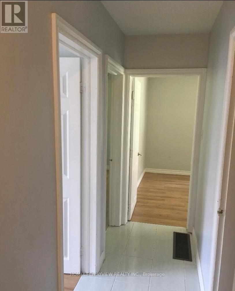 969 Davis Drive, Newmarket, Ontario  L3Y 2R7 - Photo 4 - N13444456