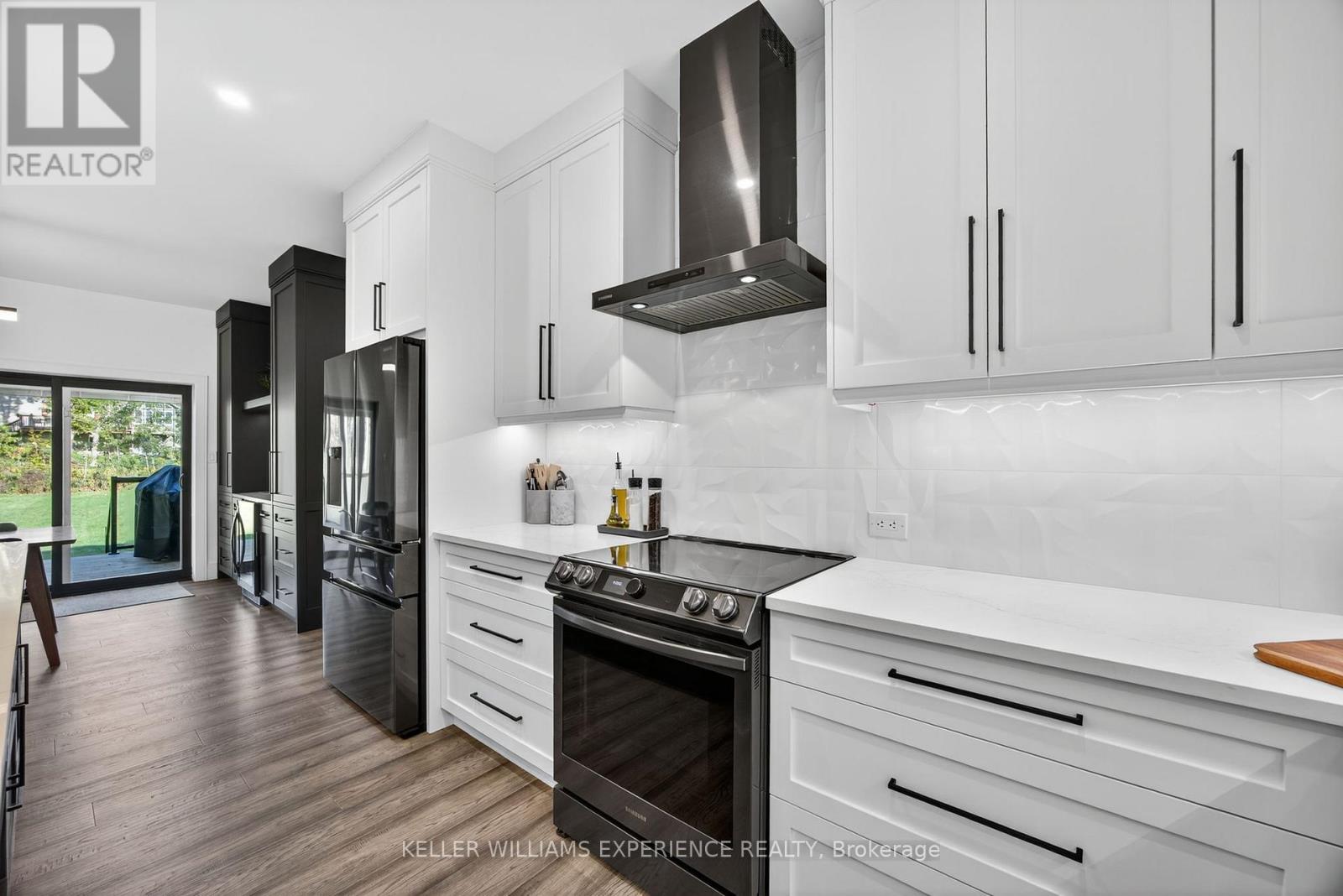1016 Lakeshore Road E, Oro-Medonte, Ontario  L0L 1T0 - Photo 14 - S13444272