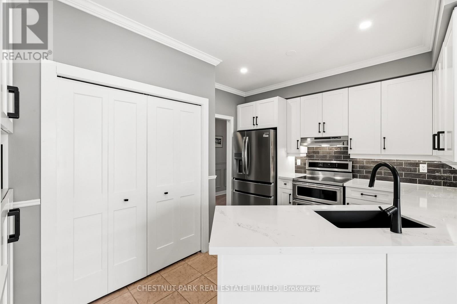 37 Waterbury Crescent, Scugog, Ontario  L9L 1R9 - Photo 6 - E13241936