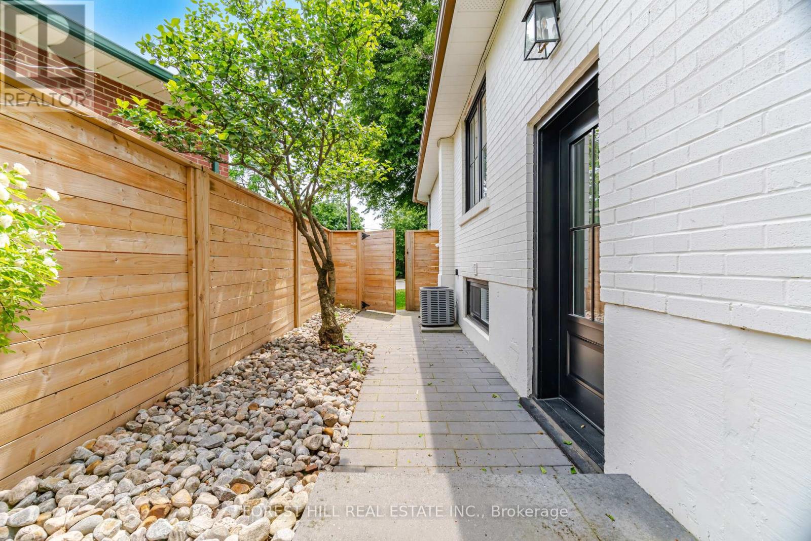 20 Silverhill Drive, Toronto, Ontario  M9B 3W2 - Photo 38 - W13444160