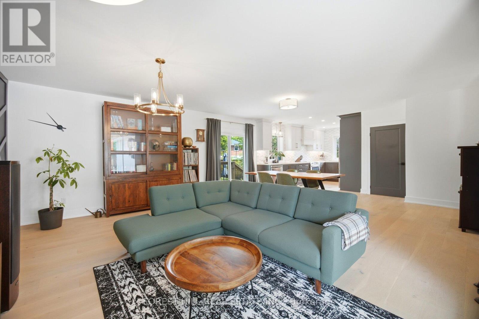 20 Silverhill Drive, Toronto, Ontario  M9B 3W2 - Photo 6 - W13444160
