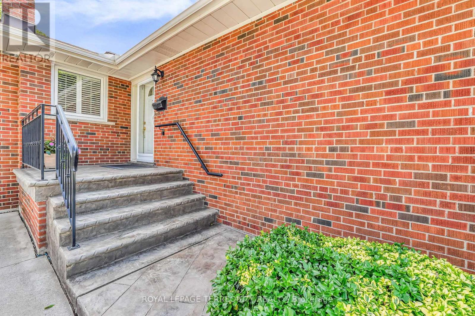 3 Avery Avenue, Toronto, Ontario  M9C 1K1 - Photo 4 - W13444250