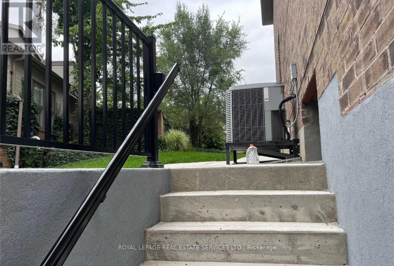 Lower - 45 Ontario Court S, Mississauga, Ontario  L5M 2K5 - Photo 3 - W13444278