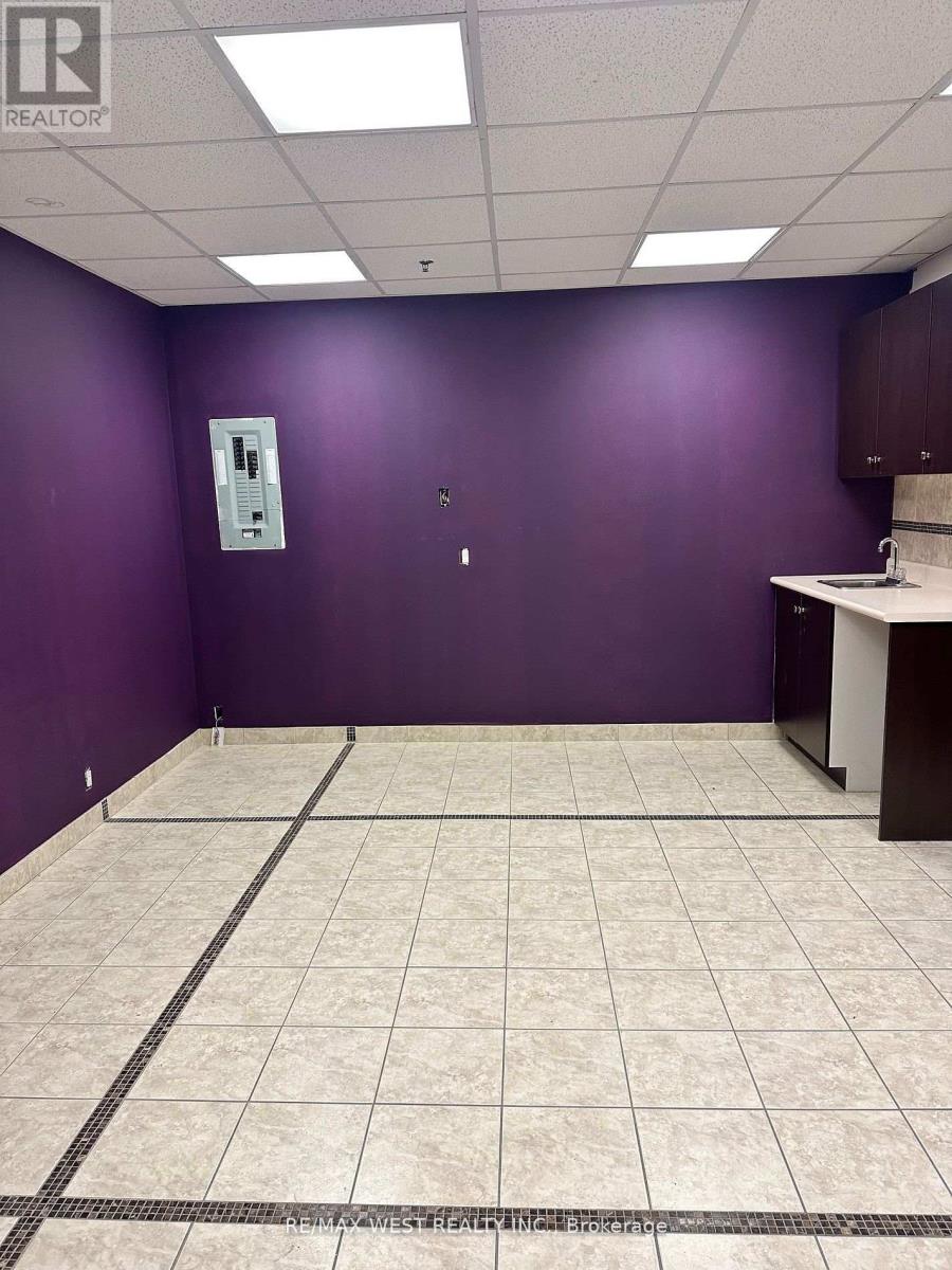 4b - 210 Drumlin Circle, Vaughan, Ontario  L4K 3E3 - Photo 10 - N13426120
