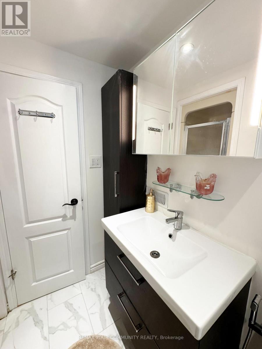 2 - 70 Bedford Park Avenue, Richmond Hill, Ontario  L4C 2N8 - Photo 11 - N13438772