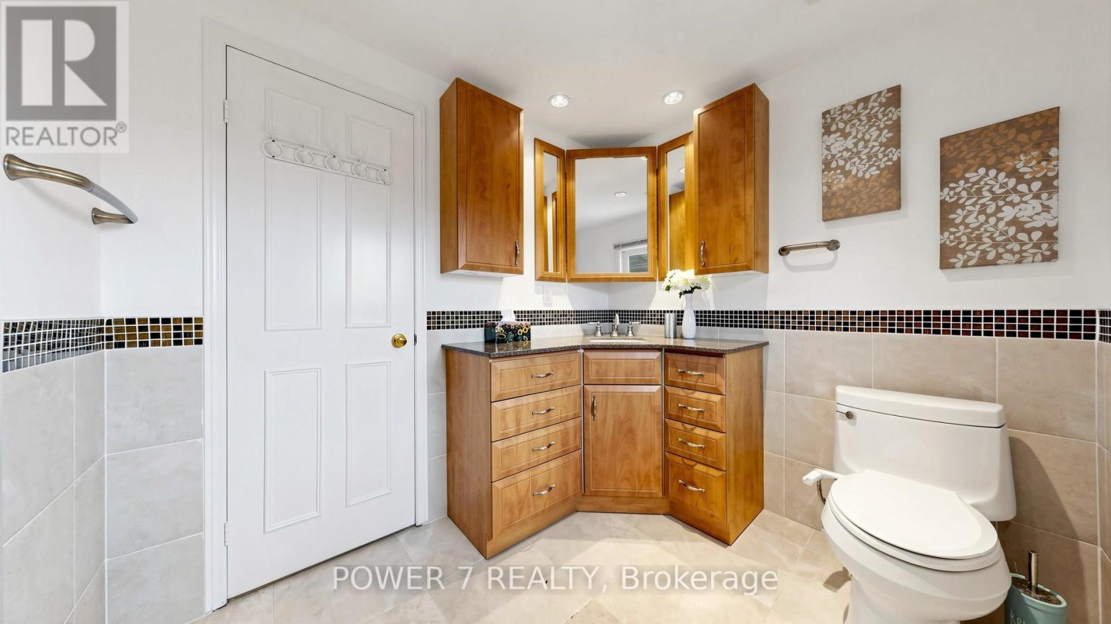71 Canterbury Court, Richmond Hill, Ontario  L4C 8E7 - Photo 33 - N13438768