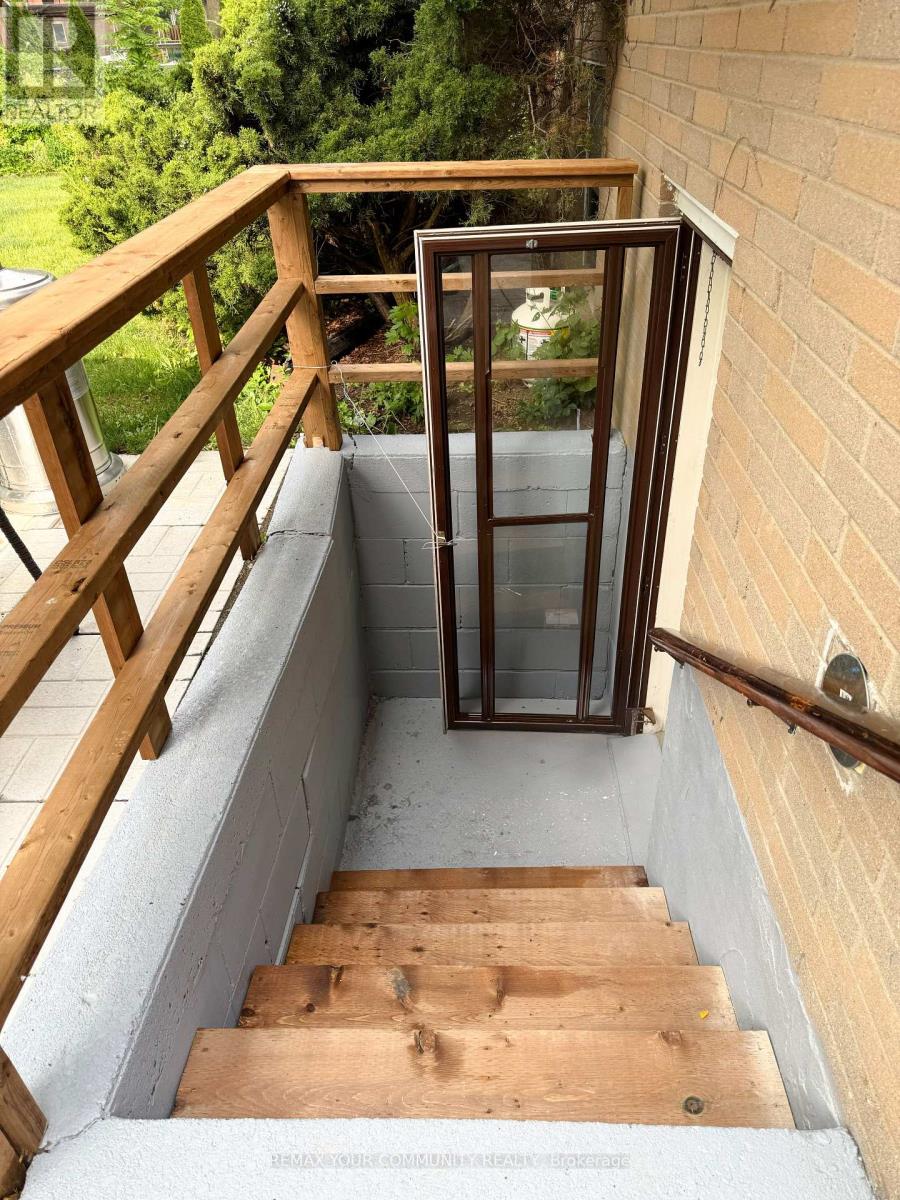 2 - 70 Bedford Park Avenue, Richmond Hill, Ontario  L4C 2N8 - Photo 4 - N13438772
