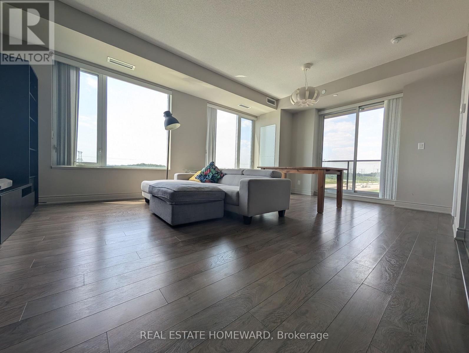915 - 325 South Park Road, Markham, Ontario  L3T 0B8 - Photo 2 - N13439074