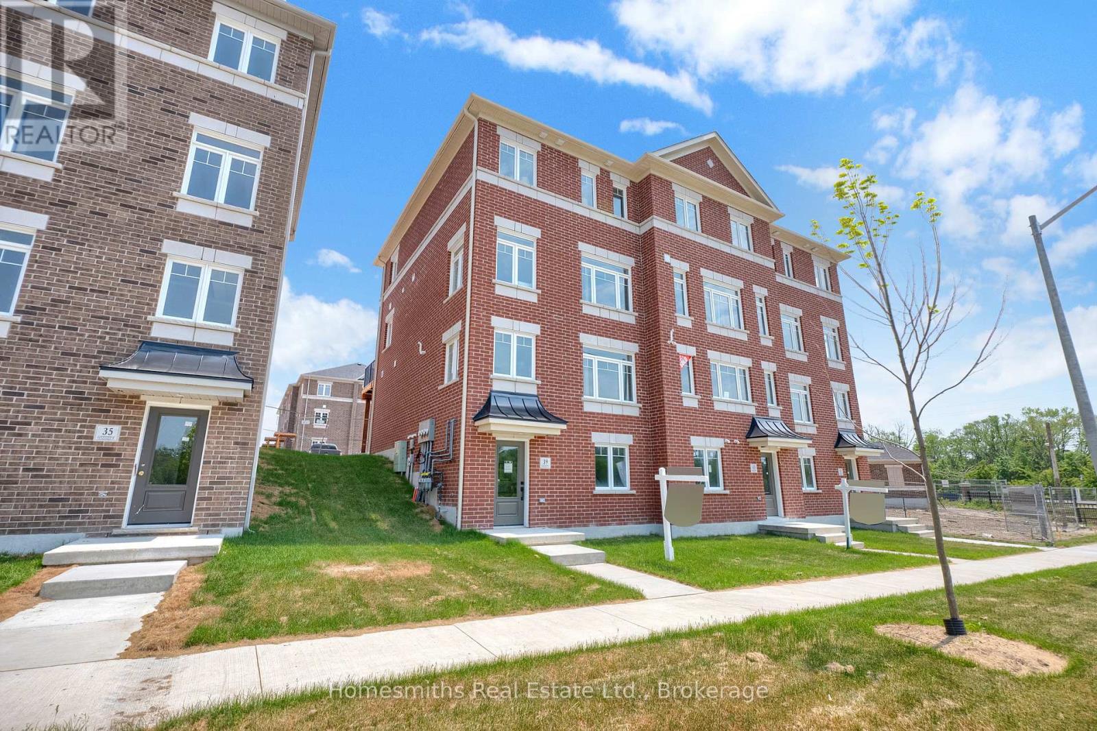 39 Addyman Crescent, Clarington, Ontario L1B 0X1 - Photo 2 - E13247326