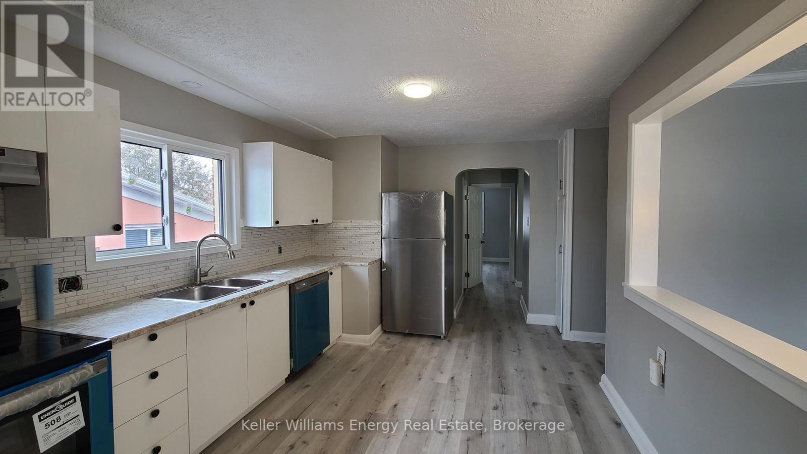 Upper - 201 Celina Street, Oshawa, Ontario  L1H 4N7 - Photo 3 - E13438642