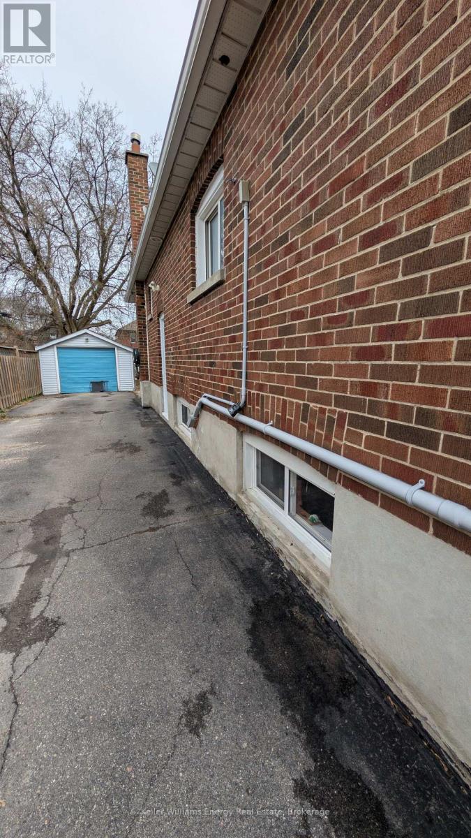 Upper - 201 Celina Street, Oshawa, Ontario  L1H 4N7 - Photo 19 - E13438642