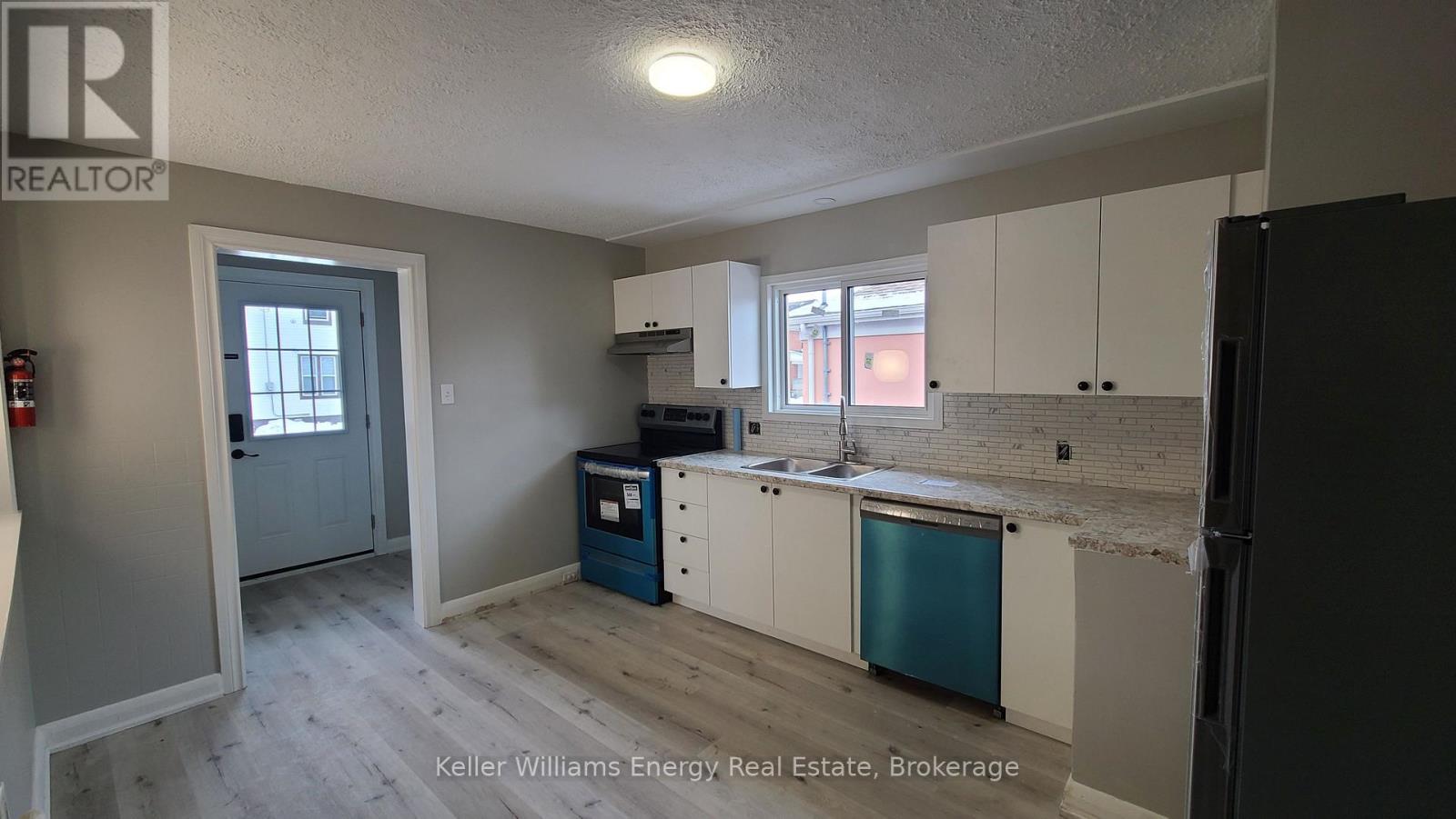 Upper - 201 Celina Street, Oshawa, Ontario  L1H 4N7 - Photo 2 - E13438642