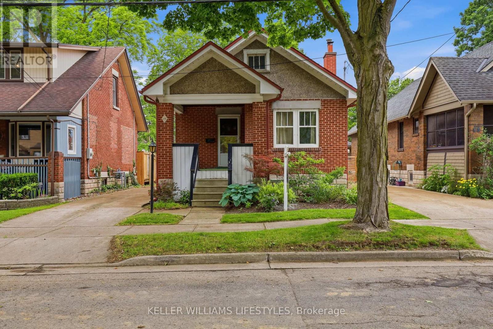15 LYNDHURST PLACE, London South, Ontario