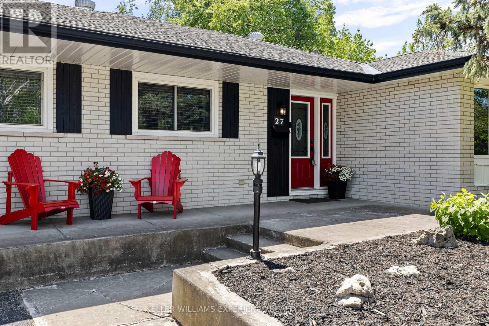27 Ottaway Avenue, Barrie, Ontario  L4M 2W6 - Photo 3 - S13439114