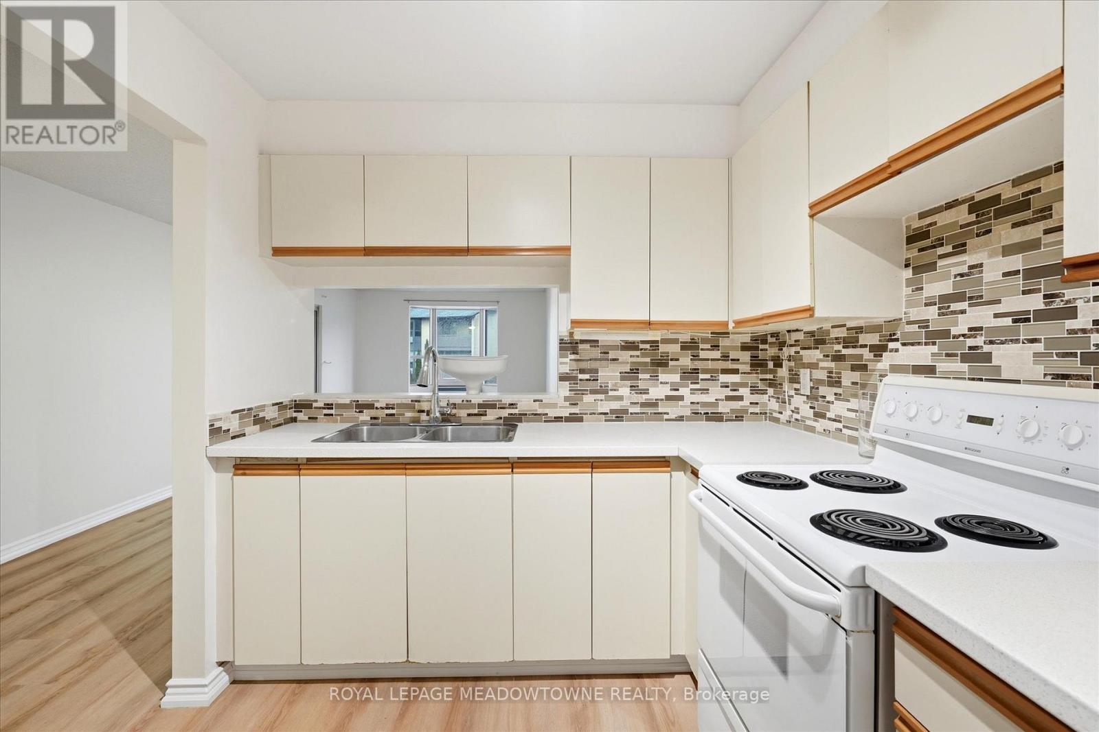 207 - 3835 Lake Shore Boulevard, Toronto, Ontario M8W 1R2 - Photo 4 - W13248930