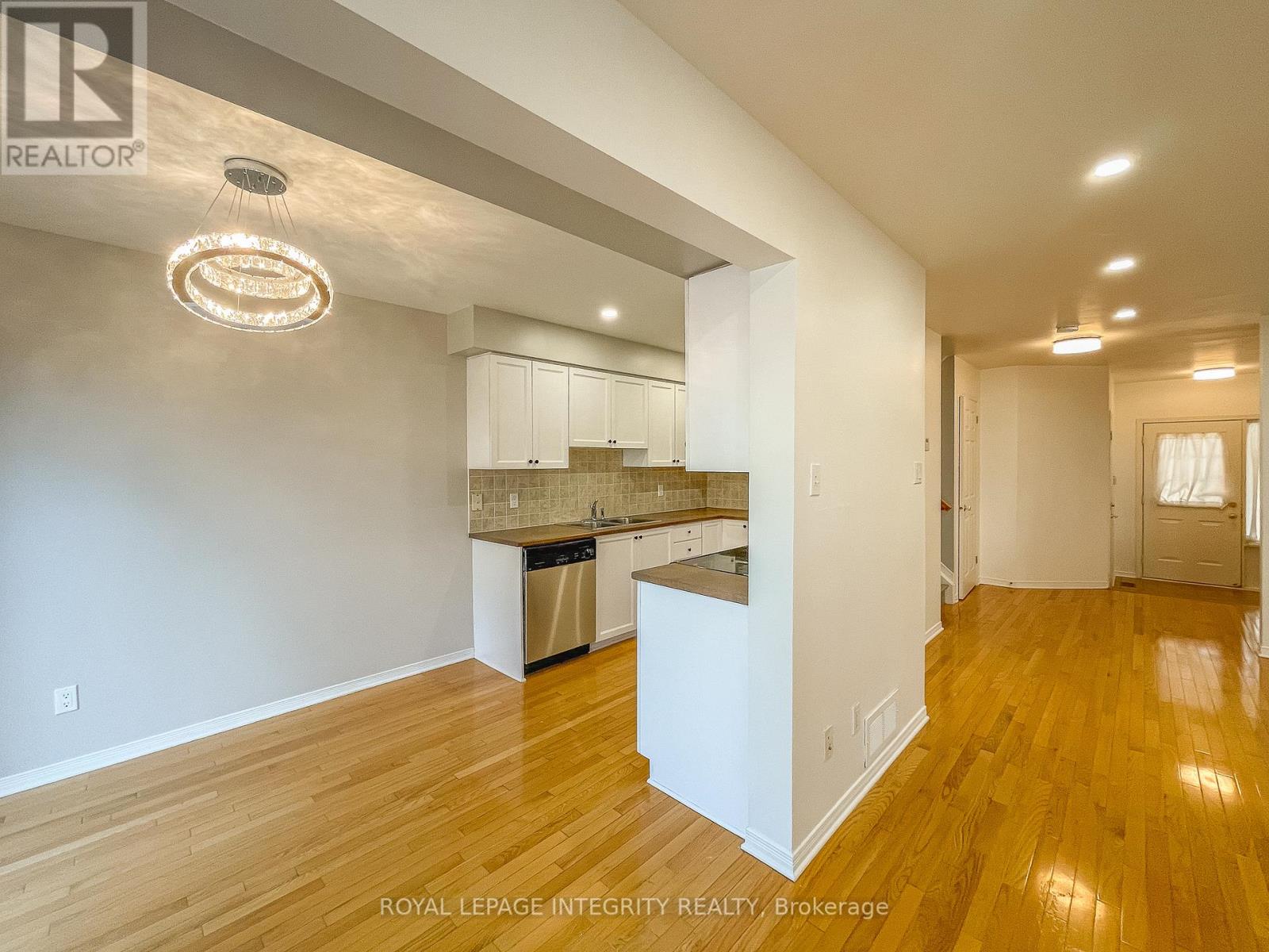 172 Gray Crescent, Ottawa, Ontario  K2K 3L8 - Photo 4 - X13438822