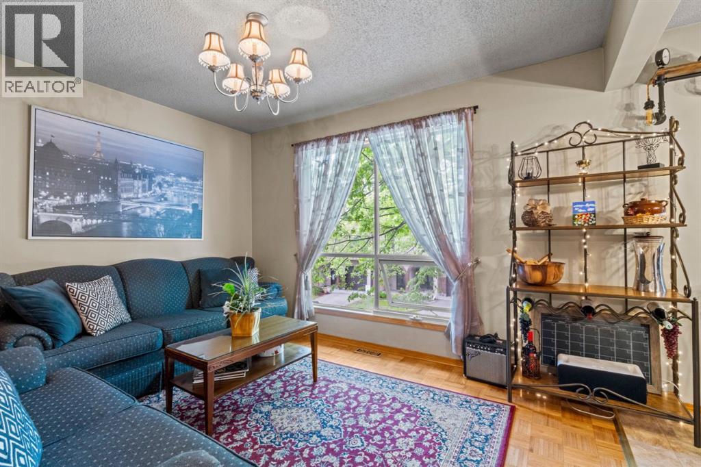 13005 6 Street Sw, Calgary, Alberta  T2W 4J8 - Photo 17 - A2320000