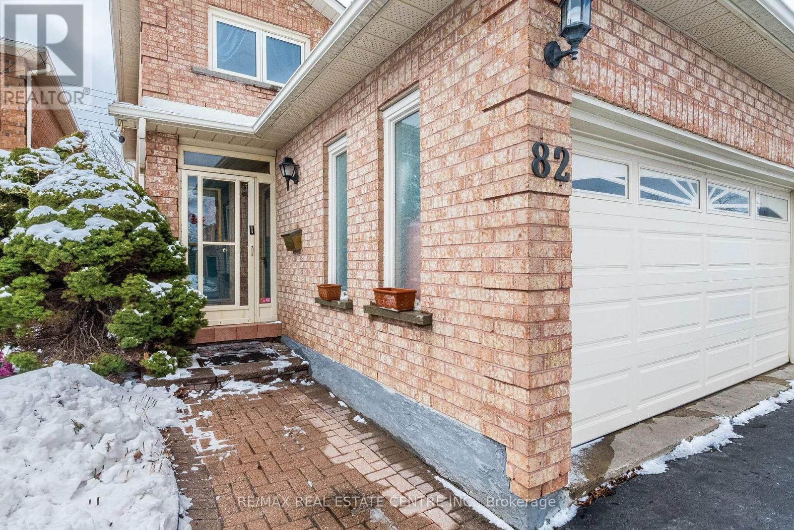 82 Candy Crescent, Brampton, Ontario  L6X 3Z9 - Photo 3 - W13437112