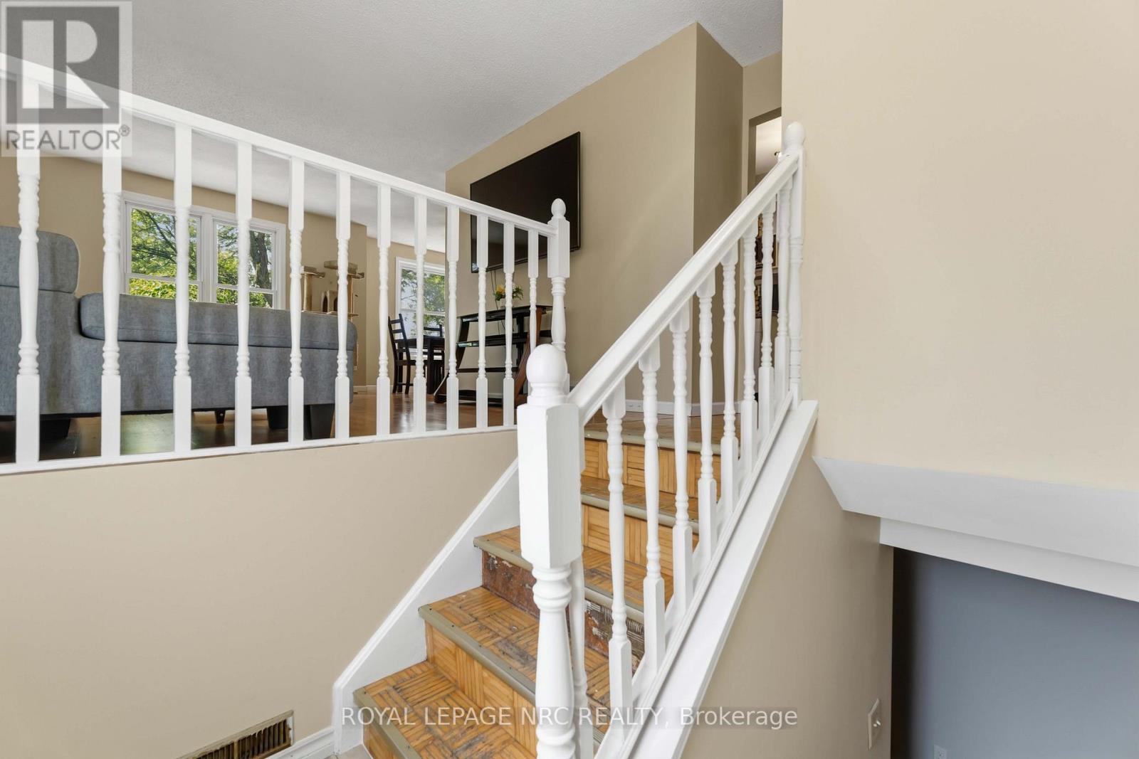 6583 Harmony Avenue, Niagara Falls, Ontario  L2H 1Z3 - Photo 5 - X13438304