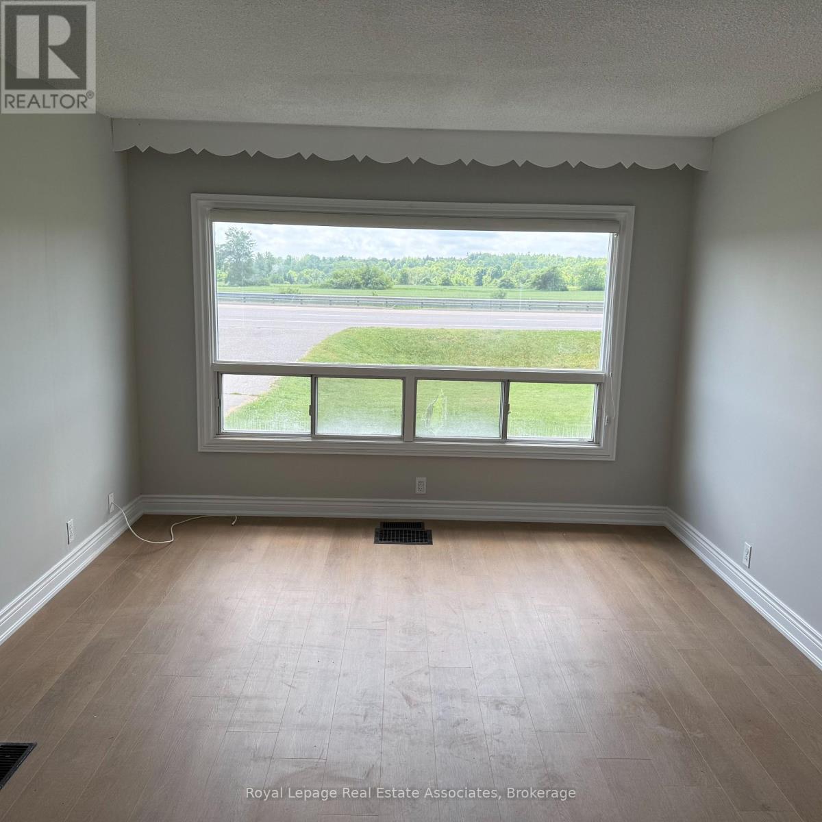 Upper Level - 13469 Highway 7 Highway, Halton Hills, Ontario  L7G 4S4 - Photo 7 - W13438990