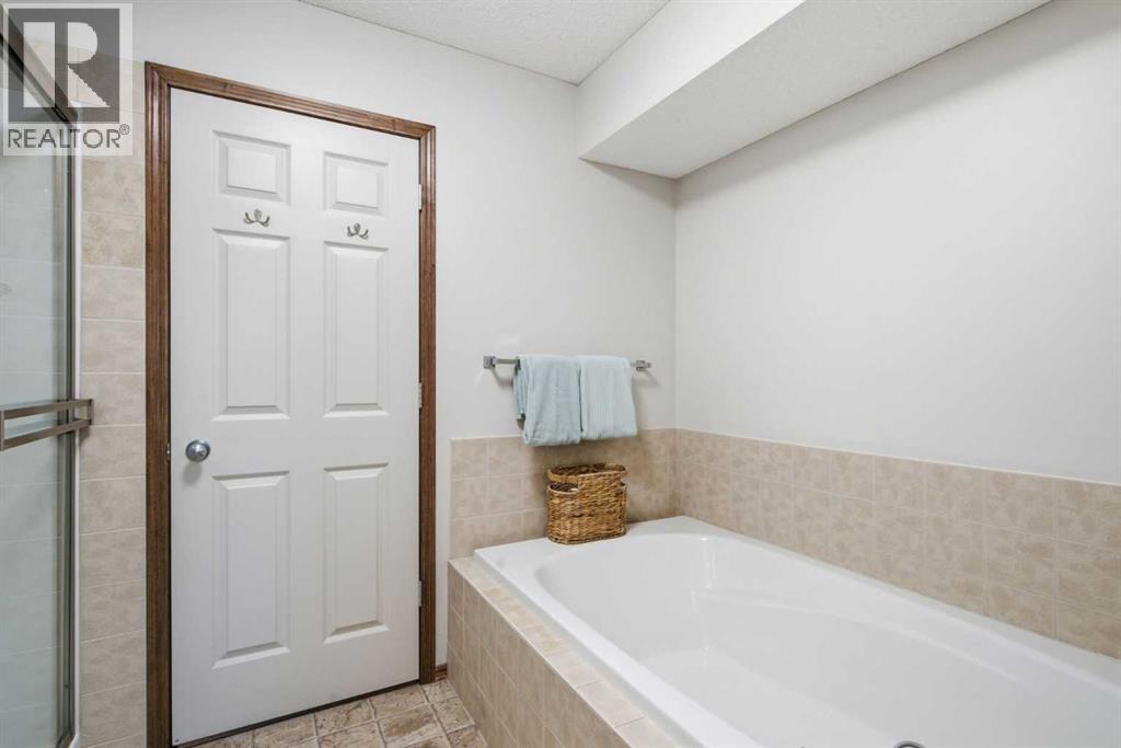 38 Tuscany Summit Green Nw, Calgary, Alberta  T3L 0B8 - Photo 28 - A2320929