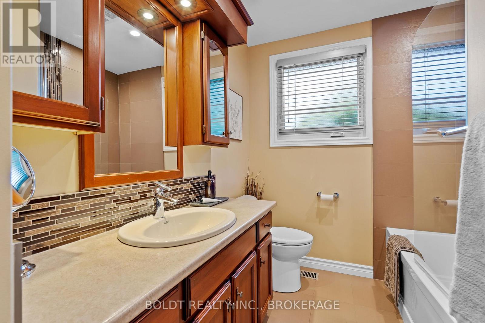 21 Shoreline Drive, St. Catharines (Lakeshore), Ontario L2N 3V9 - Photo 16 - X13444664
