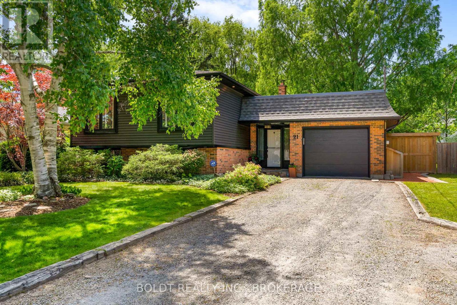 21 Shoreline Drive, St. Catharines (Lakeshore), Ontario L2N 3V9 - Photo 2 - X13444664