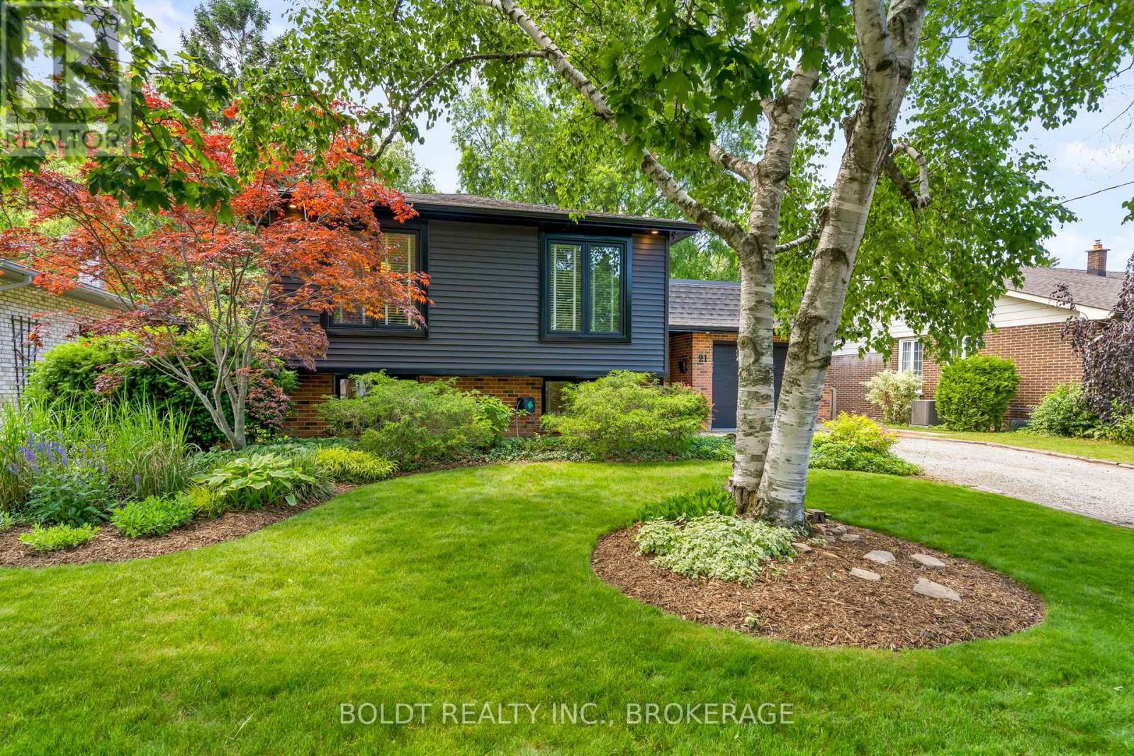 21 Shoreline Drive, St. Catharines (Lakeshore), Ontario L2N 3V9 - Photo 3 - X13444664