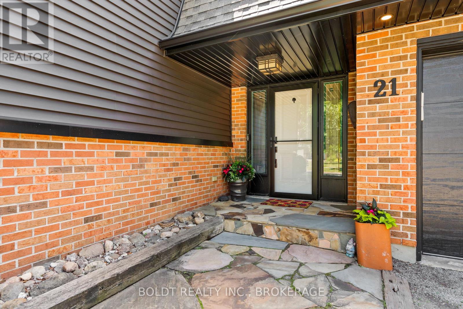 21 Shoreline Drive, St. Catharines (Lakeshore), Ontario L2N 3V9 - Photo 5 - X13444664
