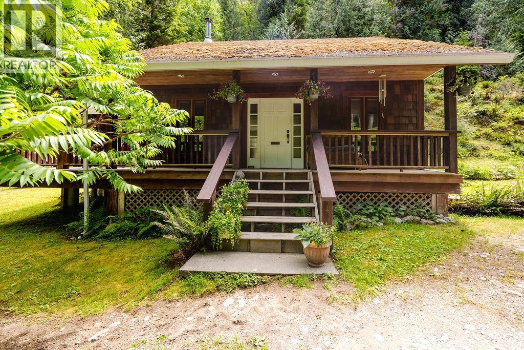 6084 North Lake Road, Egmont, British Columbia  V0N 1N0 - Photo 2 - R3135744