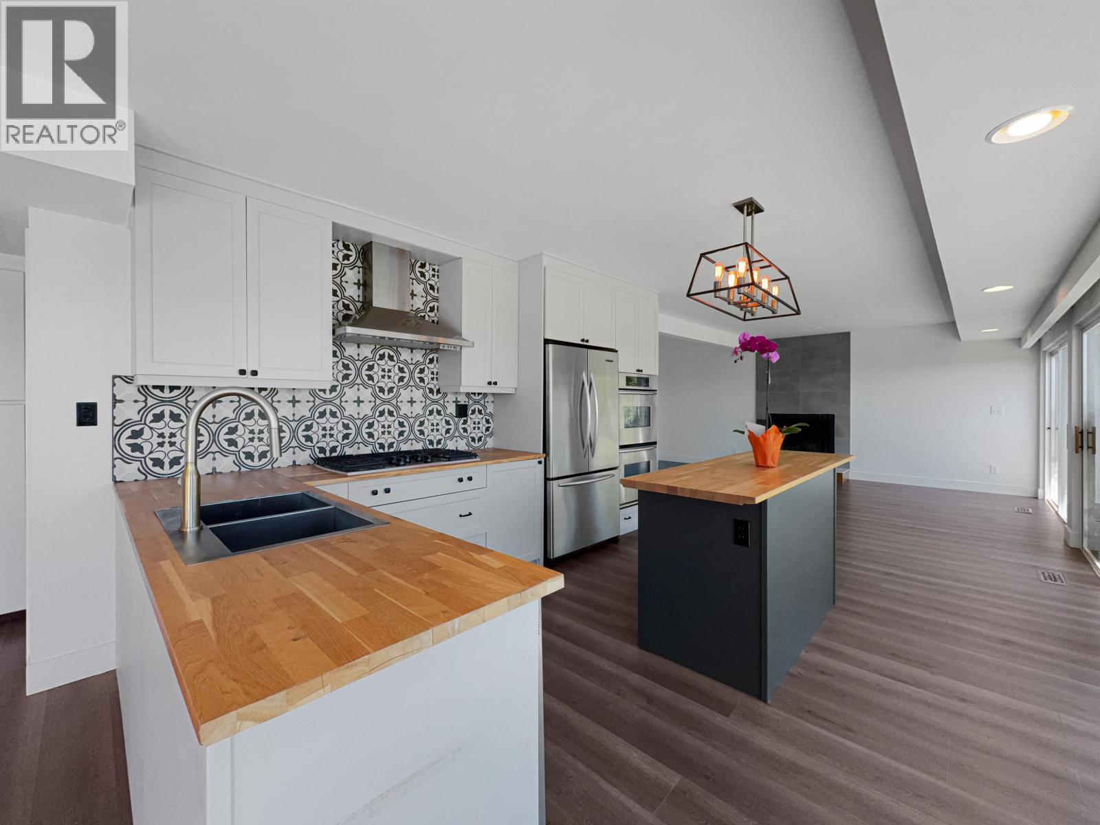 1040 Crestline Road, West Vancouver, British Columbia  V7S 2E2 - Photo 2 - R3135746