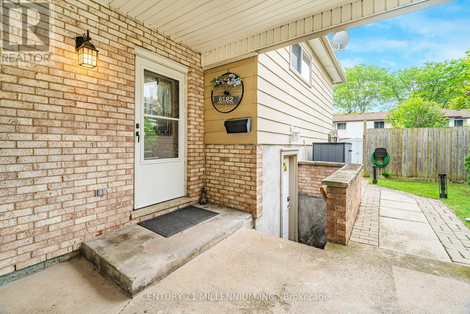 6182 Johnson Drive, Niagara Falls, Ontario L2J 3J5 - Photo 4 - X13438028