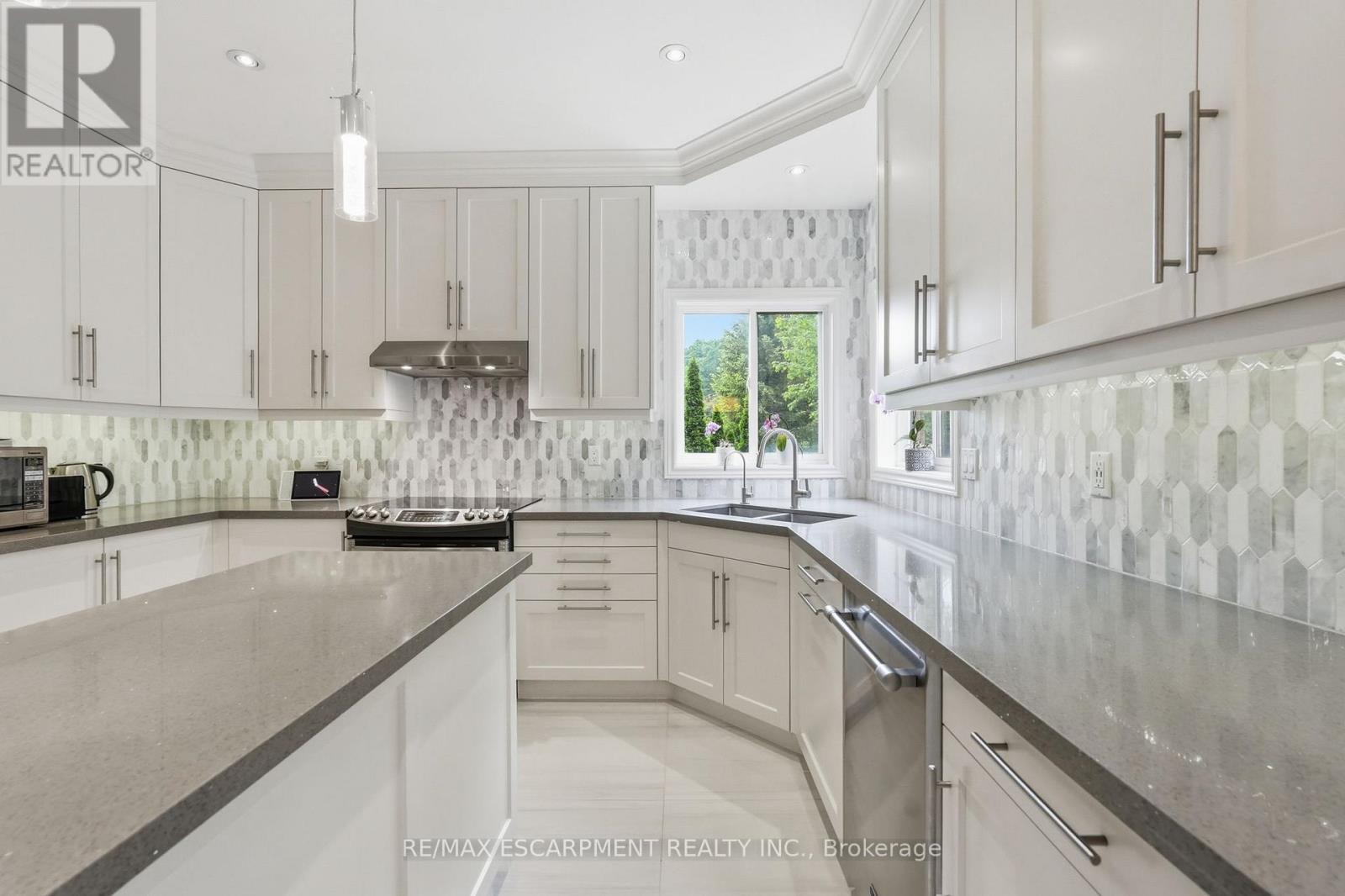 58 Anderson Court, Hamilton, Ontario L9G 4Z7 - Photo 11 - X13438866