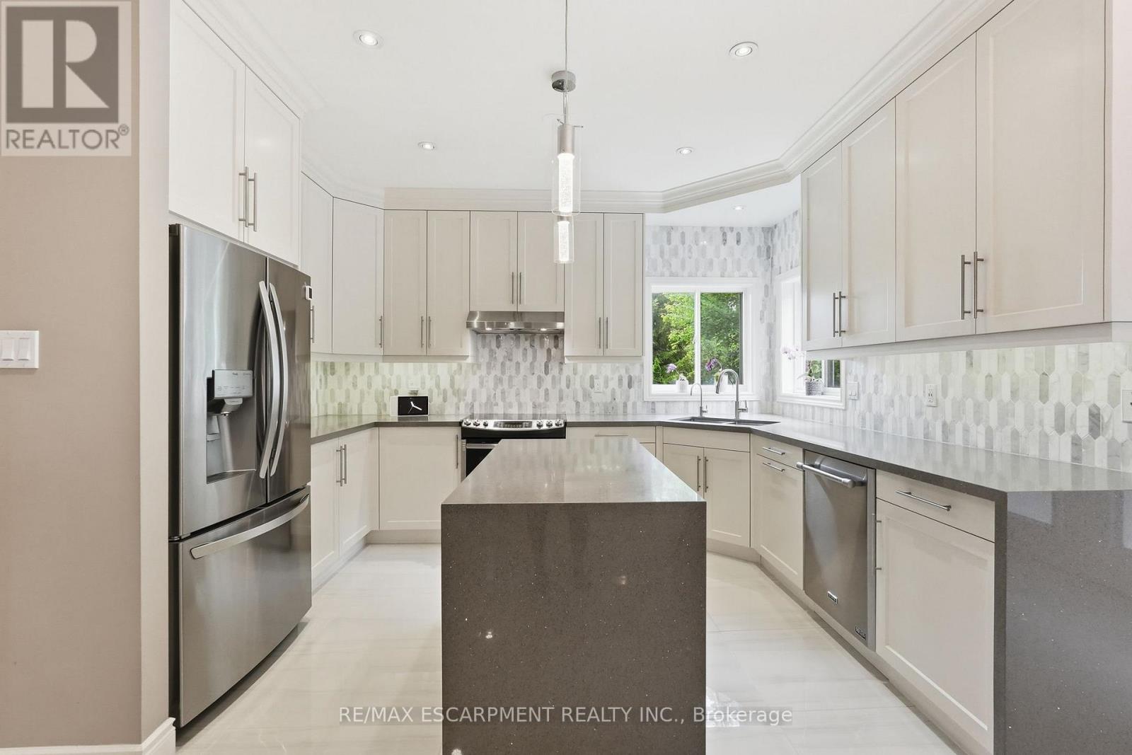 58 Anderson Court, Hamilton, Ontario L9G 4Z7 - Photo 8 - X13438866
