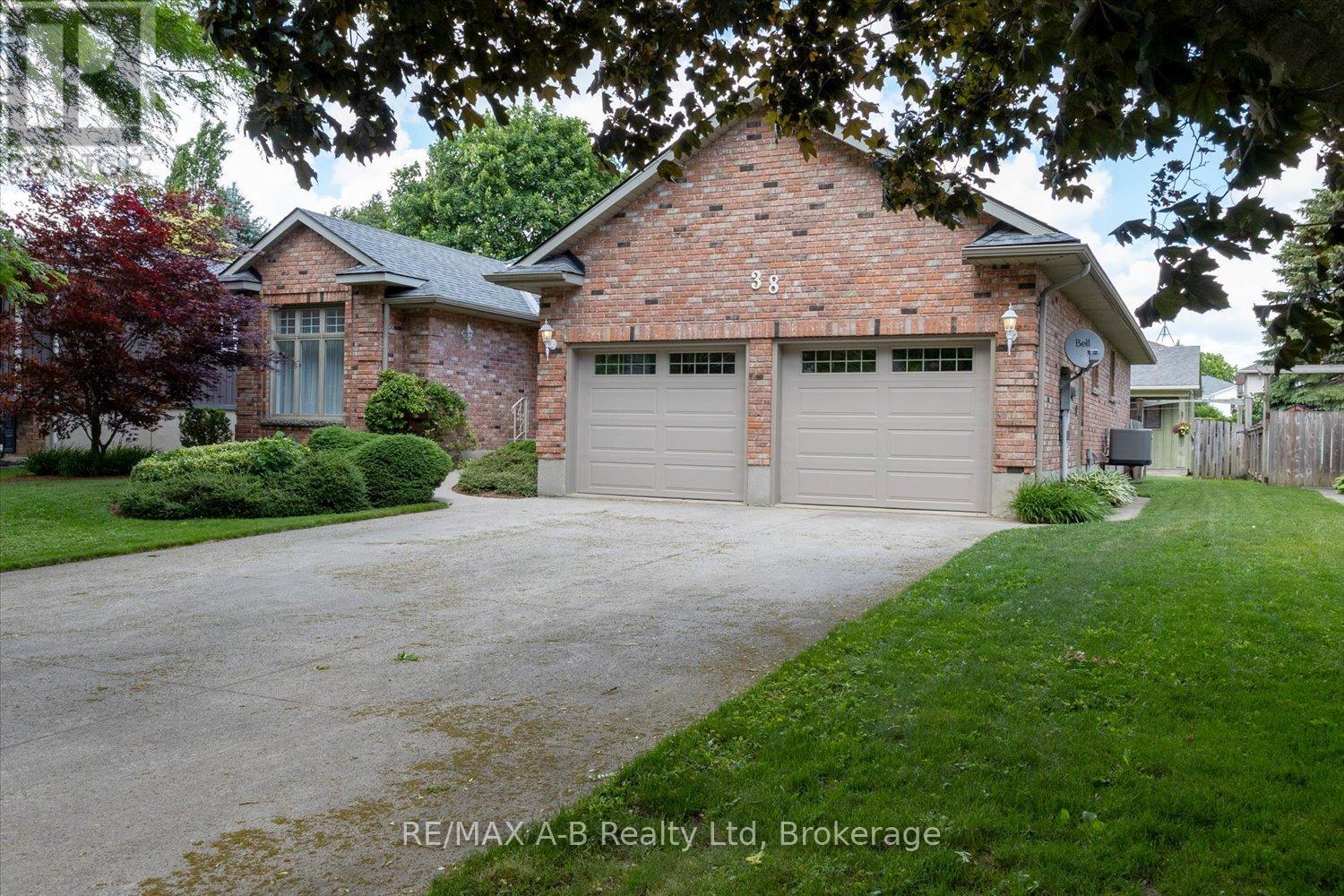 38 MURRAY HILL ROAD, Stratford, Ontario