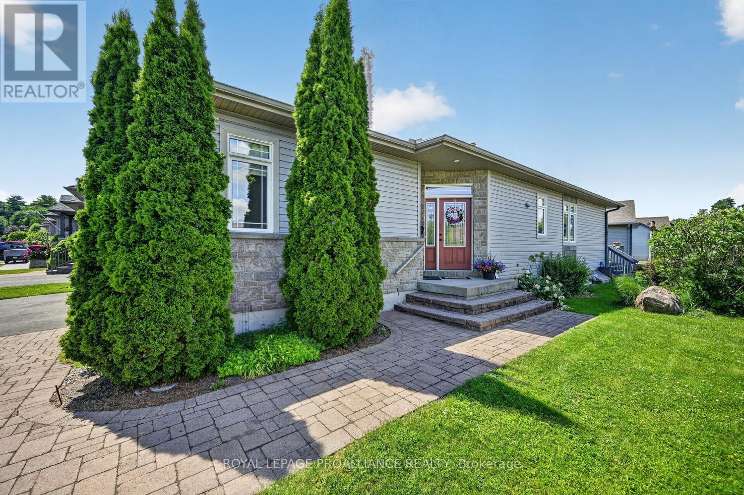 422 Brock Street, Brockville, Ontario  K6V 7L6 - Photo 3 - X13444608