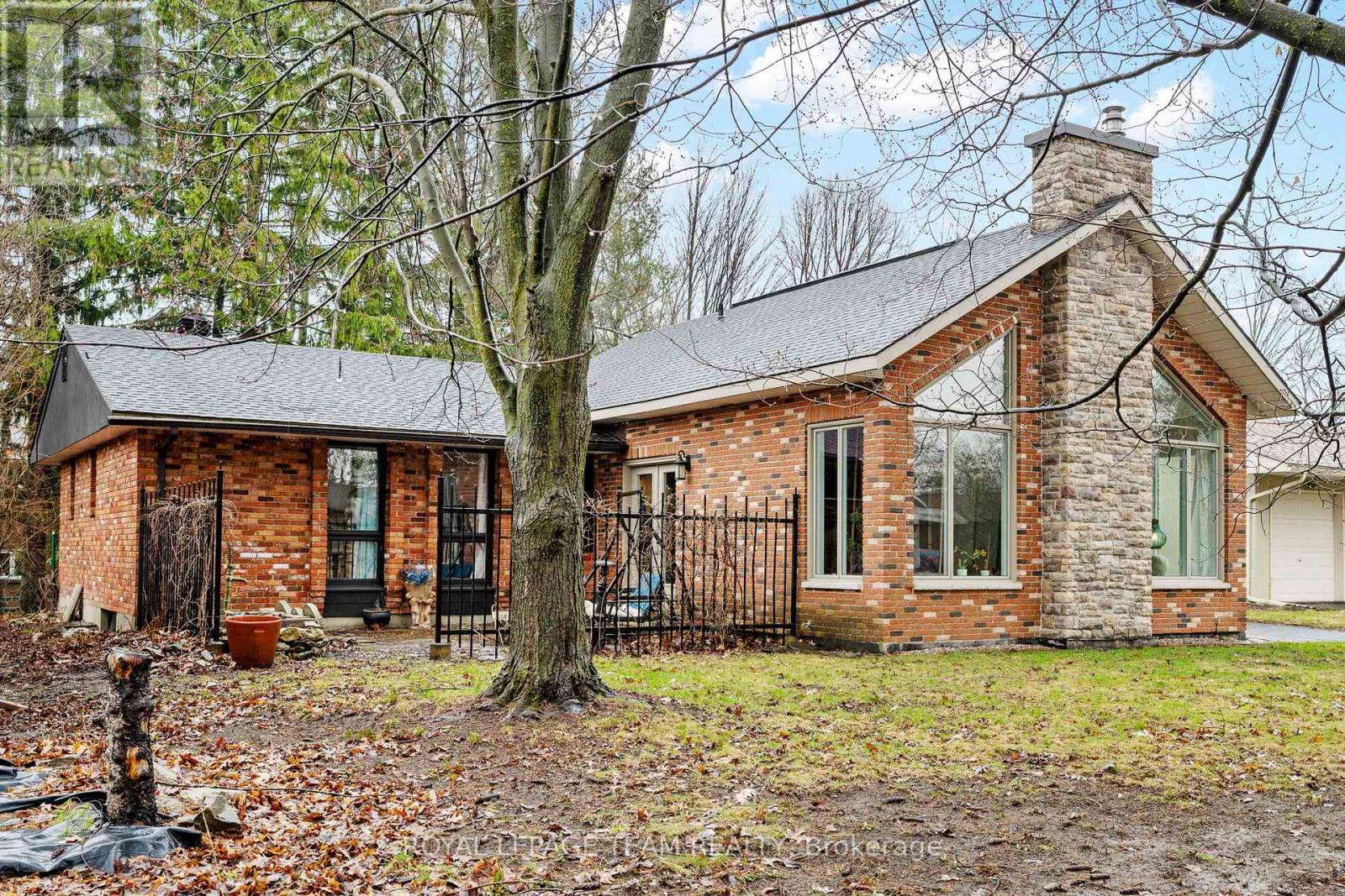 33 RUTHERFORD CRESCENT, Ottawa, Ontario